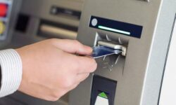 سقف برداشت از خودپردازها ۳۰۰ هزار تومان ماند