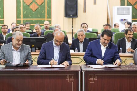 تفاهم‌نامه سه‌جانبه بانک رفاه کارگران، استانداری کرمانشاه و شرکت پتروشیمی بیستون امضا شد