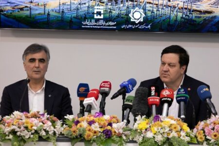 انتشار ۲۰۰ میلیون یورو اوراق مرابحه ارزی برای فولاد مبارکه کلید خورد/مدیرعامل بانک ملت: با تمام توان در خدمت افزایش تولید و اشتغال در کشور خواهیم بود