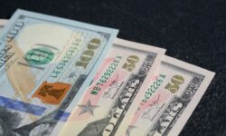 حدود ۲۵ میلیارد دلار برای واردات تامین ارز شد/ سهم ۱۷.۷ میلیارد دلاری بخش تجاری از ارز واردات
