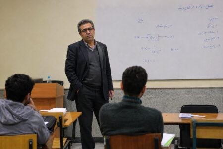 از انقلاب فرهنگی تا گزینشهای ایدئولوژیک؛ دانشگاههای ایران چرا از جهان علم عقب افتادند؟/ کسی که اوایل انقلاب استاد اخراج میکرد خودش بعدتر اخراج شد
