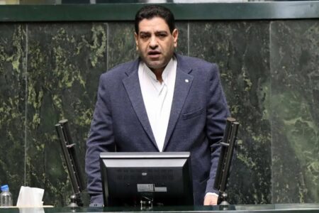 نماینده مجلس: هیچ جریانی نباید مجوز تخریب پزشکیان را داشته باشد/ وقتی تصمیمی مثل مذاکره در سطوح عالی نظام گرفته میشود، همه باید از آن تبعیت کنند