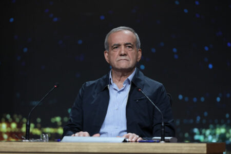 نمره ۱۴ از ۲۰ برای دولتی که با بحران  متولد شد/ امام: سیاست‌های اجتماعی هنوز زیر سایه نگاه‌های امنیتی و غیرپاسخگو قرار دارد