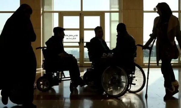 حقپرستاری؛ مسئله حلنشده دولت و مجلس/ چه کسی مسئول رسیدگی به متقاضیان پشتنوبت دریافت حمایت بهزیستی است؟