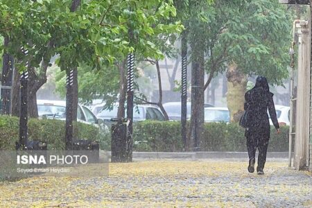 پیش‌بینی وضعیت هوا طی روزهای آینده؛ باران و رعدوبرق در راه است / دمای اهواز به ۴۴ درجه می‌رسد