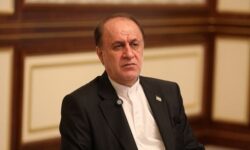 توضیحات نایب رئیس مجلس درباره نماینده زندانی؛ نگذاریم اختلافات به دادگاه بکشد / نمایندگان خواستار استیضاح وزرا با پزشکیان جلسه میگذارند